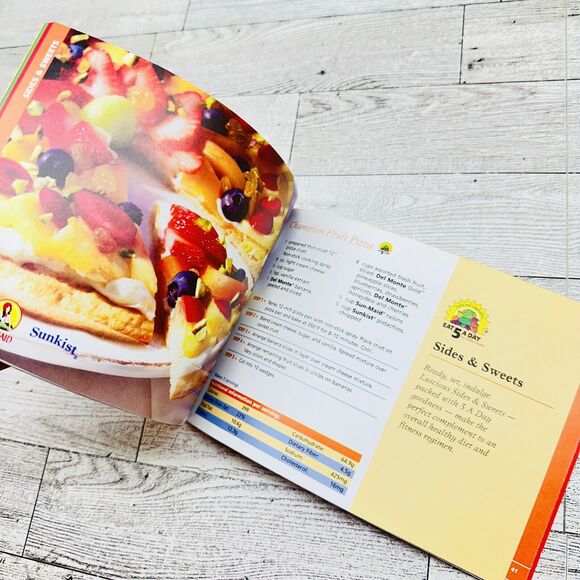 Safeway's Eat Like a Champion Recipe Cookbook Booklet 2002 Retro - Picture 6 of 11